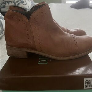 DIBA.true Brown Ankle Boots. “Run Away” style.  Great condition